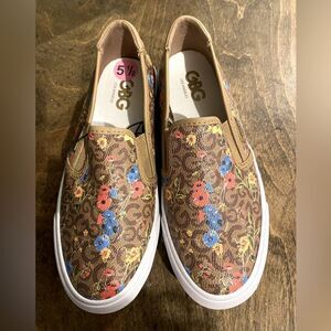 CBG Los Angeles. Brand new. Size 5.5 very cute!!💗💗